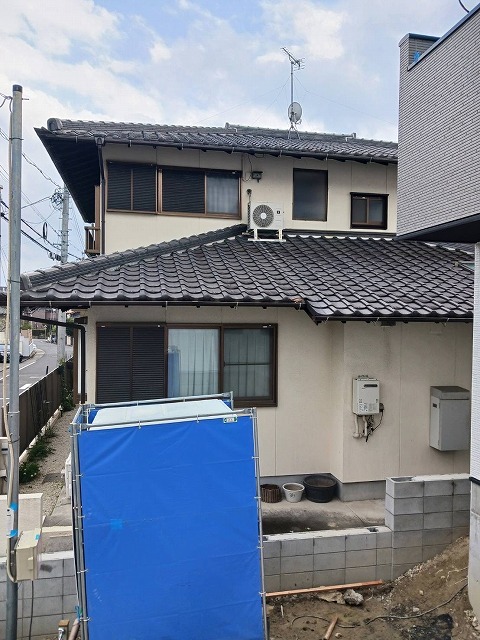（作成完了）名古屋市千種区で物を倒してしまい瓦割れが発生しご相談いただいた事例、3万円で瓦の差し替え工事を実施しました